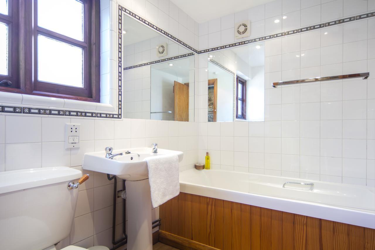 Three Gates Farm Holiday Cottages Huntsham エクステリア 写真